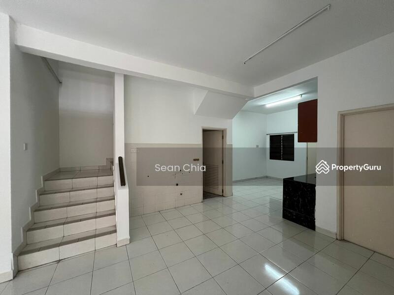 For Sale - Newly Refurbished 2sty Semi D 32x75 Freehold Aman Perdana Klang